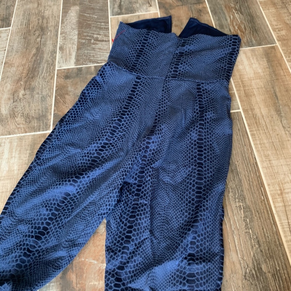 ✨ Missguided Blue Snake Print Jumpsuit Strapless - Picture 15 of 16